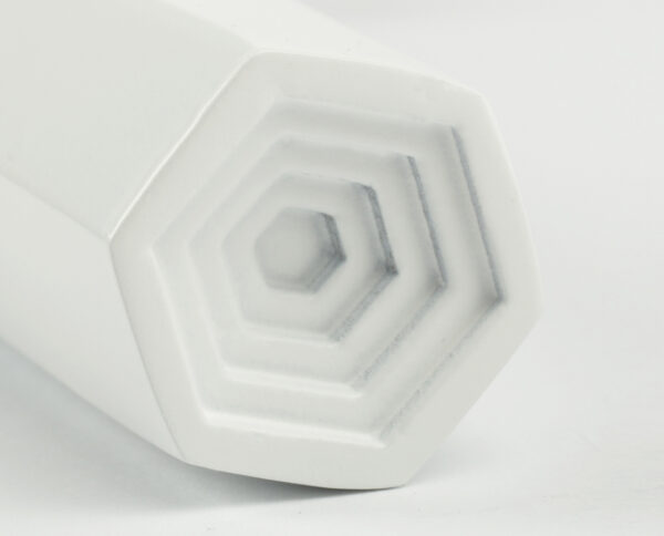 maniglia di design maglia per porte bianca maniglia colorata modello geometrico prisma by niva design