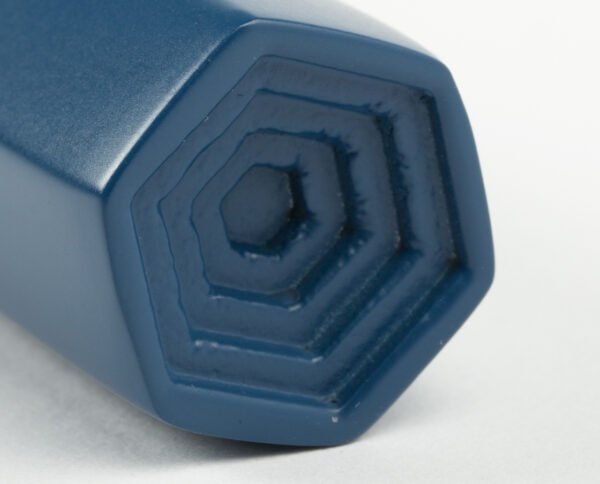 maniglia di design maglia per porte blu opaca geometrico prisma by niva design