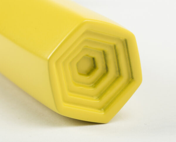 maniglia di design maglia per porte giallo opaco maniglia colorata modello geometrico prisma by niva design