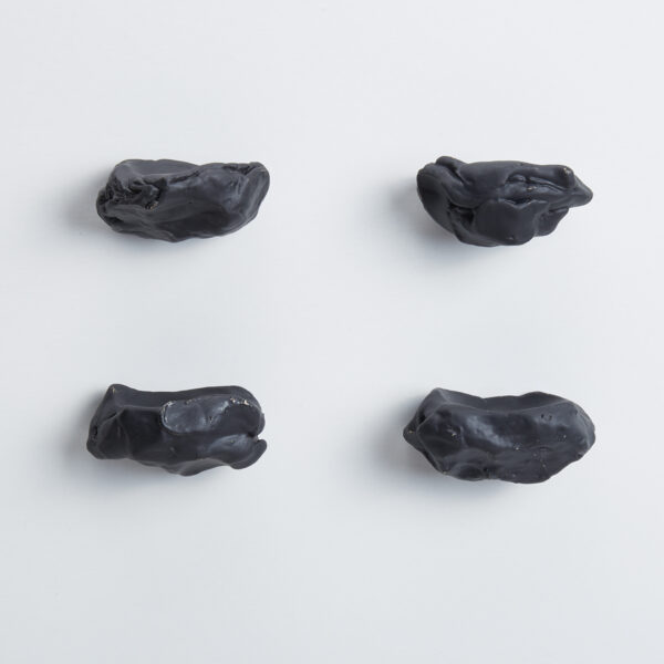 pomello di design pomello per mobili pomello ottone acidato nero modello impronta pietra by niva design