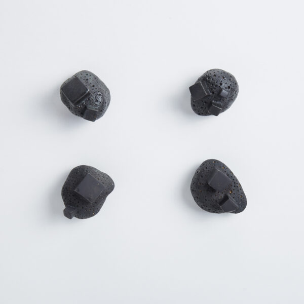 pomello di design pomello per mobili pomello ottone acidato nero modello pietra by niva design